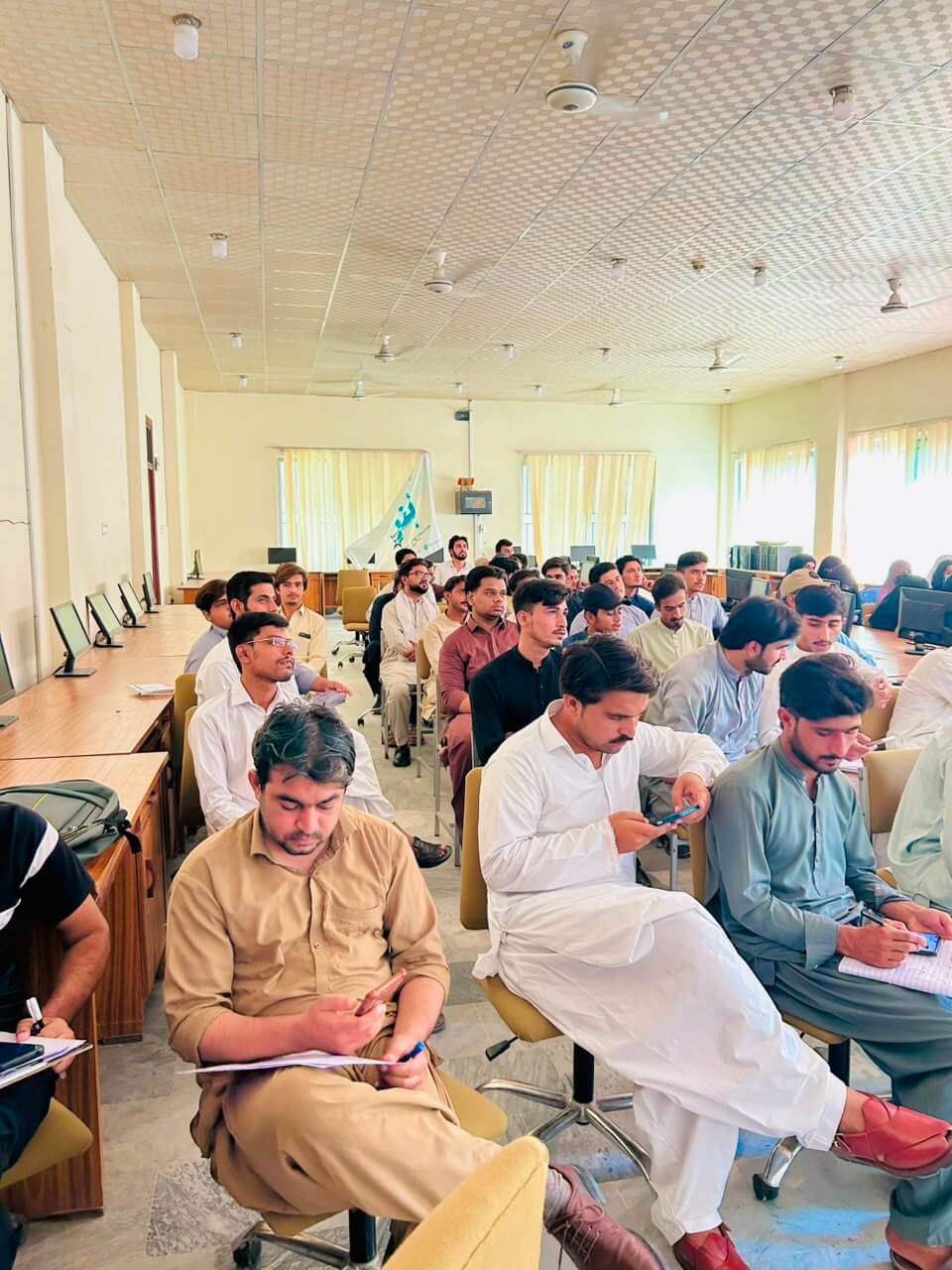 Hunar Tehreek training class in session — photo 8
